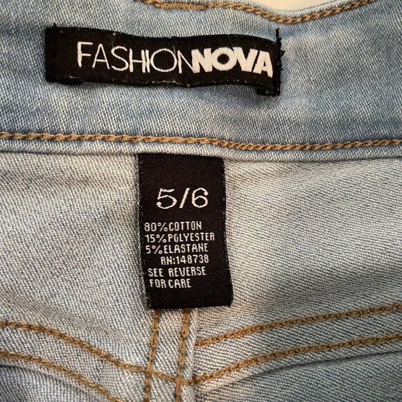 Fashion Nova size 5/5 distressed jeans with stretch - Picture 4 of 4